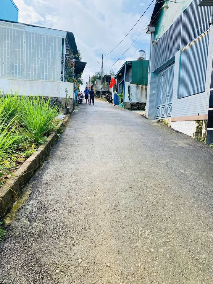 Nhà bán hẻm 78 Mạc Đỉnh Chi, Bảo Lộc 80m² giá 1.3 tỷ - Dân cư đông đúc, đường nhựa thoáng rộng!