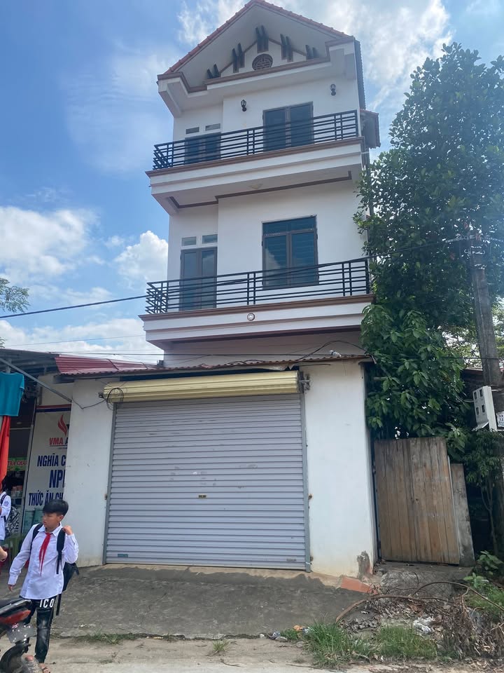 Nhà 3 tầng kinh doanh khu vực trung tâm xã Liên Hòa, Lập Thạch - Giá thỏa thuận hấp dẫn!