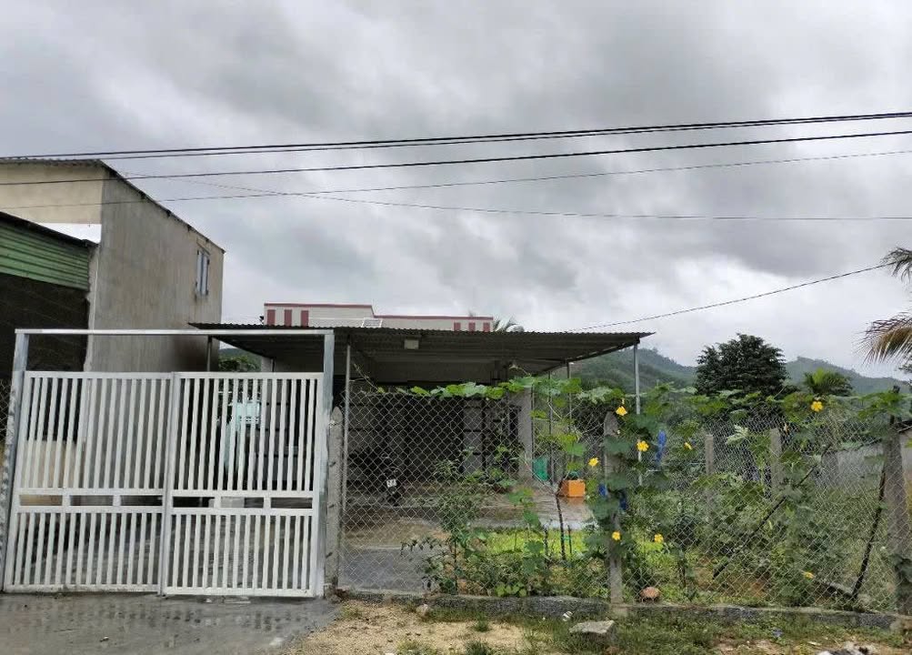 Nhà mới xây Khánh Phú, Khánh Vĩnh 388m² giá 1.25 tỷ - Sân vườn rộng rãi!