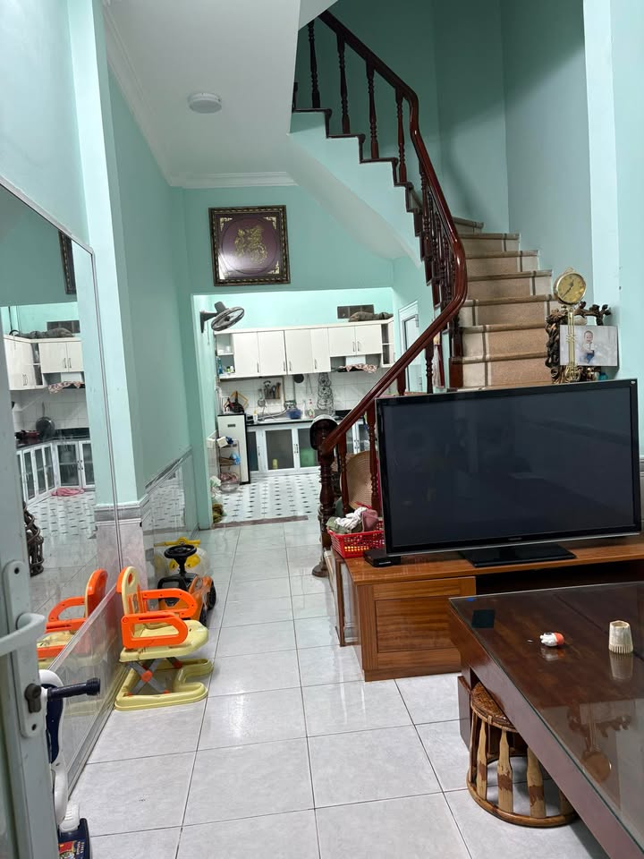 Nhà 4 tầng tại Ngõ 192 Lê Trọng Tấn, 43m² giá 16.5 tỷ - Giao thông thuận lợi, tiện ích đầy đủ!