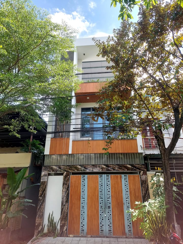 Nhà nguyên căn 3 tầng quận Hải Châu, 4 phòng ngủ - Gần biển chỉ 500m