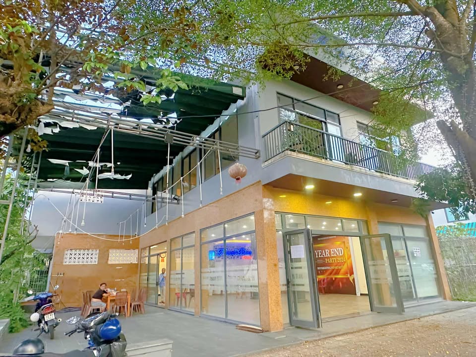 Cho thuê nhà và mặt bằng kinh doanh tại Đà Nẵng 300m² - Vị trí lô góc đắc địa!