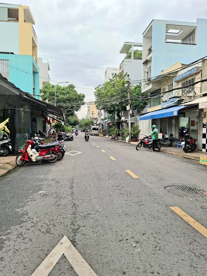 Nhà mặt tiền kinh doanh đường Lê Sao, quận Bình Tân, 38m² giá 4.8 tỷ - Đầu tư sinh lời cao!