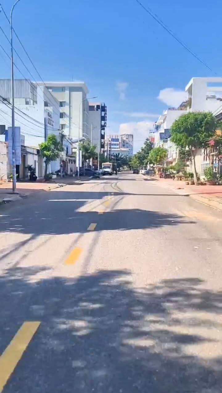 Đất thổ cư 214m² đường Nguyên Hồng, Phan Thiết - Giá 10.5 tỷ, chính chủ!