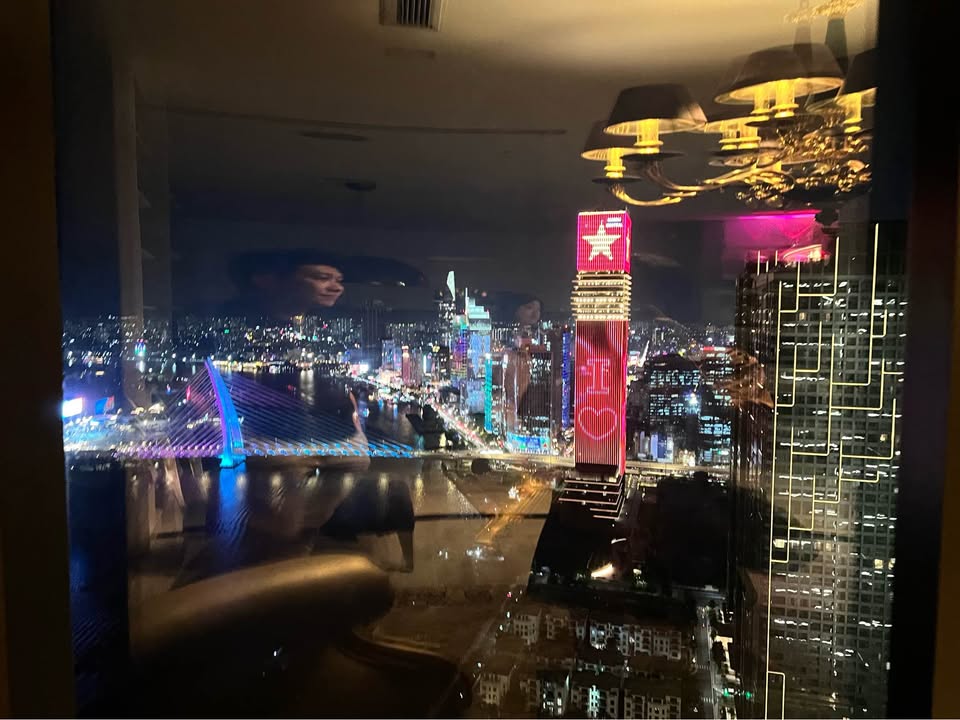 Căn hộ Vinhomes Golden River Quận 1 160m² giá 49 tỷ - View sông Bitexco tuyệt đẹp!