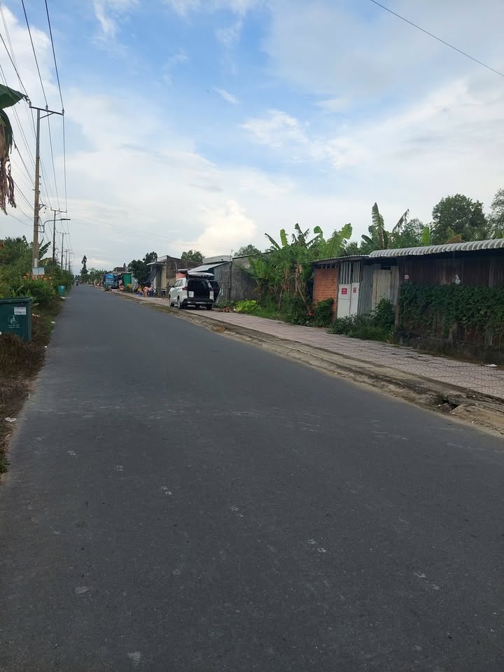 Nhà góc 3 mặt tiền xã Mỹ Thuận, Vĩnh Long 132m² giá 680 triệu - Cơ hội đầu tư tuyệt vời!