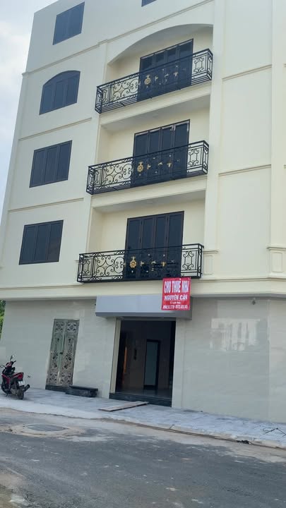 Nhà nguyên căn Hoài Đức 300m² - Chính chủ cho thuê, thang máy tiện nghi!