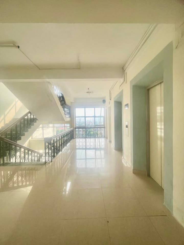 Chung cư Định Công 100m² giá 7.2 tỷ - Ban công hướng Nam mát mẻ!