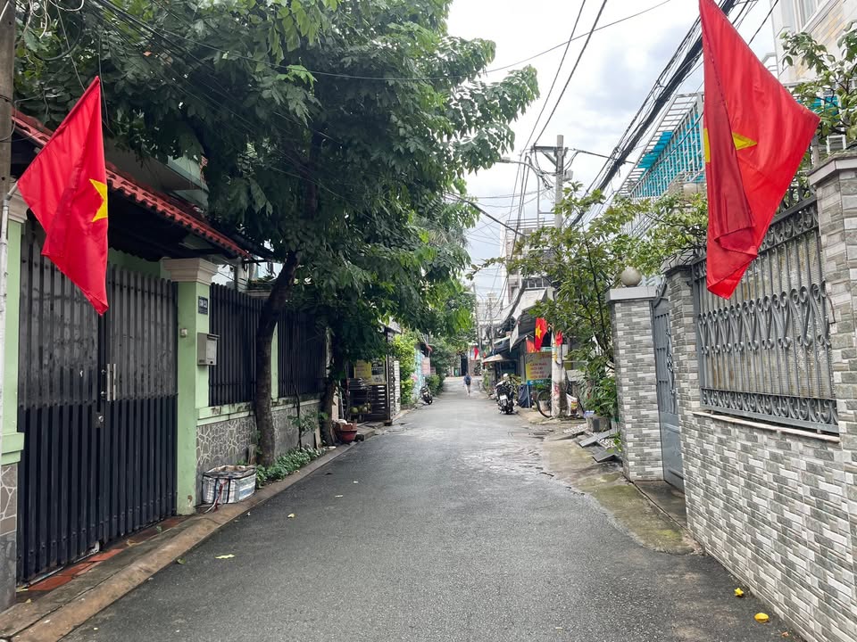 Nhà 2 tầng Trường Thọ, Thủ Đức 77m² giá 6.55 tỷ - Ô tô vào tận nhà!