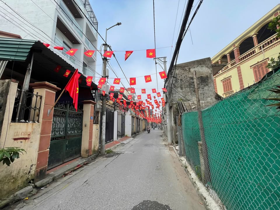 Đất nền mặt tiền đường Hoa Lâm, Long Biên 100m² - Kinh doanh đắc địa, giá chỉ 15.5 tỷ!