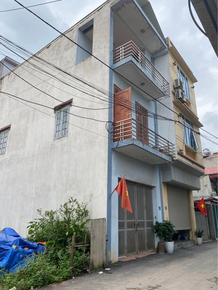 Nhà 3 tầng Phúc Thọ 81m² giá 5 tỷ - Ô tô tránh nhau, tiện ích đầy đủ!