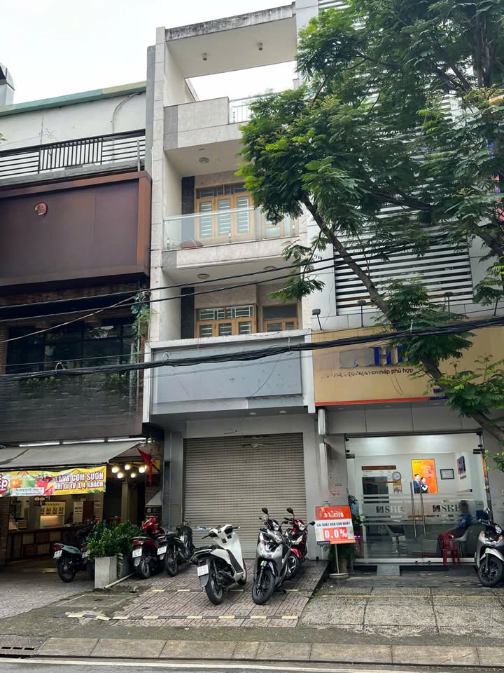 Nhà nguyên căn cho thuê 1 trệt 3 lầu tại Bàu Cát - Giá chỉ 45 triệu/tháng