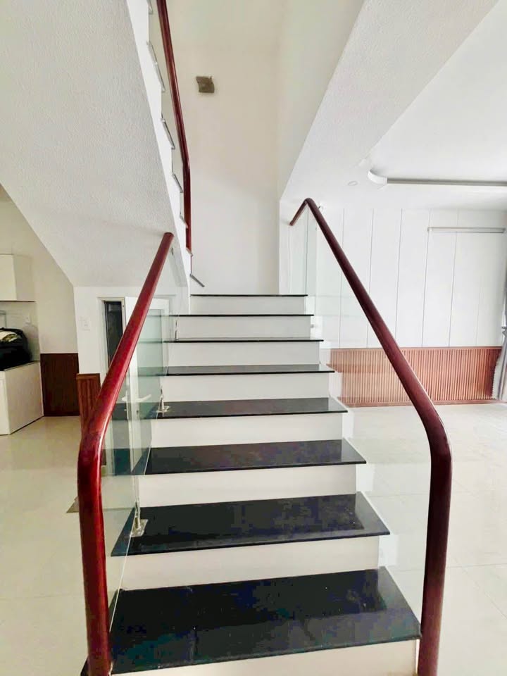 Nhà phố đẹp tại đường ô tô P.Xuân Hương, Đà Lạt - 65m² giá 6.4 tỷ - View tuyệt vời!