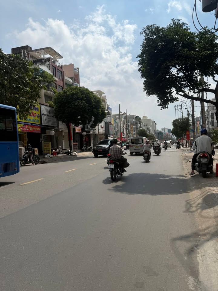 Nhà mặt tiền kinh doanh Cách Mạng Tháng Tám, Tân Bình 95m² giá 15 tỷ - Đầu tư sinh lời ngay!