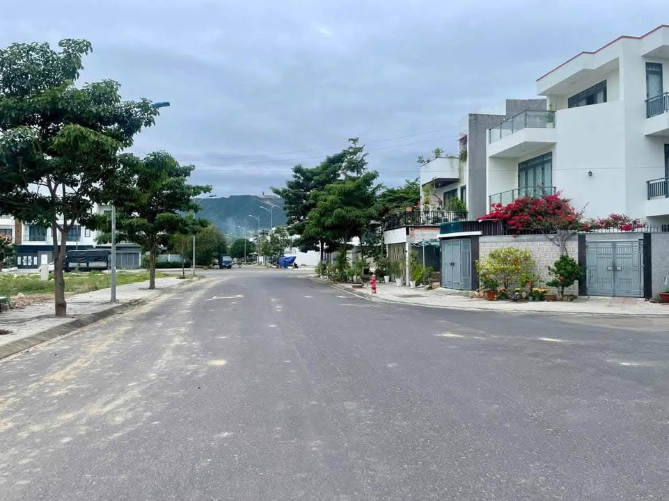 Đất nền góc Mỹ Gia Gói 4 Nha Trang 137.5m² giá 8.39 tỷ - Cơ hội đầu tư hiếm có!