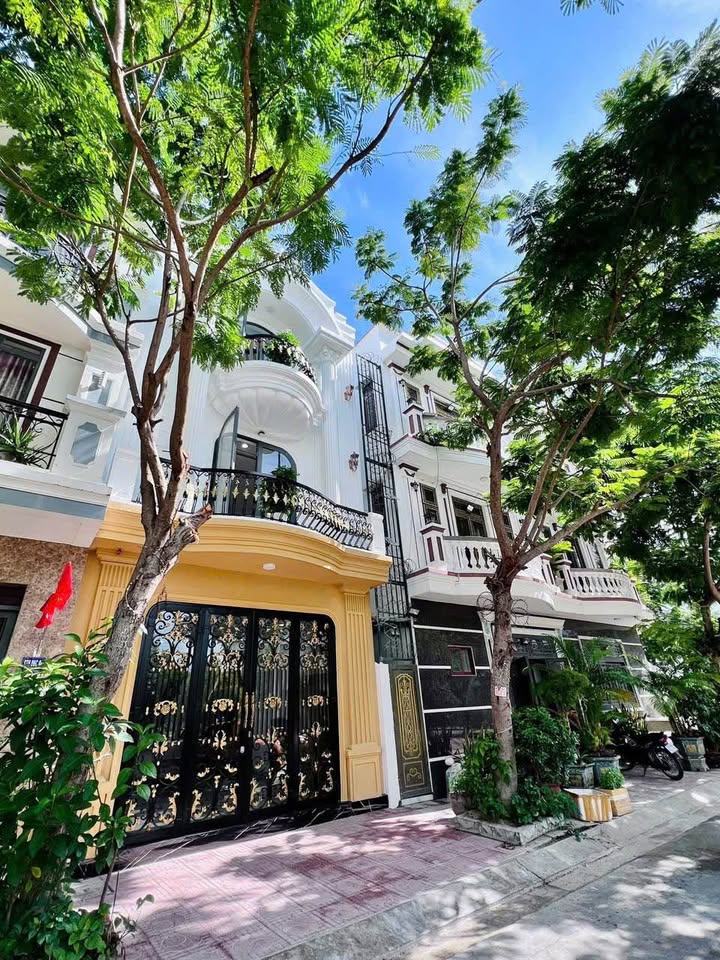 Nhà phố Hà Quang II Nha Trang 80m² giá 9.4 tỷ - Thiết kế tân cổ điển sang trọng!