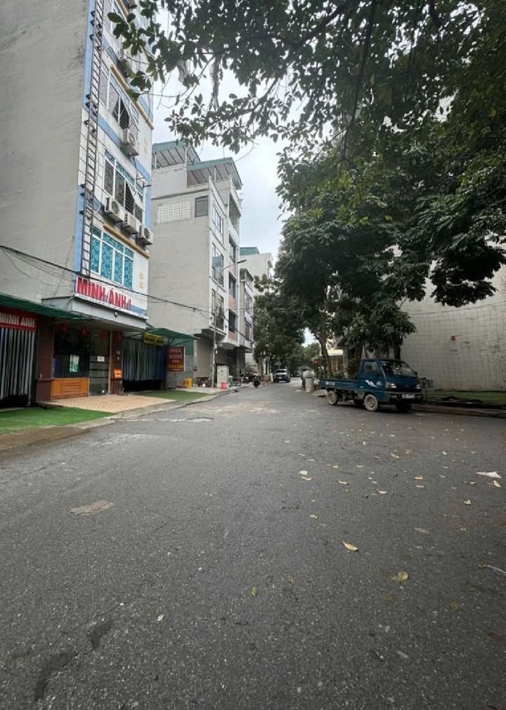 Đất dịch vụ La Khê 50m² giá 12 tỷ - Vị trí đắc địa cho kinh doanh!