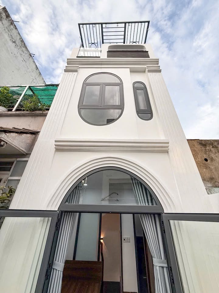 Nhà mặt tiền 4 tầng Nguyễn Lâm 24m² giá 5.4 tỷ - Kinh doanh sầm uất!