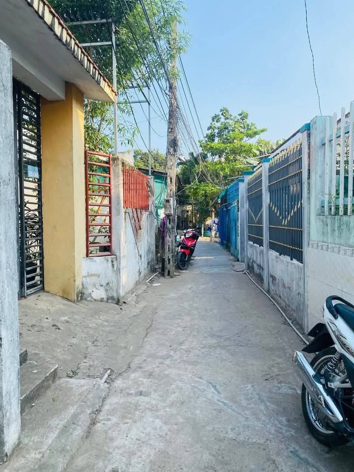 Nhà cấp 4 có gác lửng tại khu phố 4, thị trấn Cần Giuộc, diện tích 93.5m² - Giá chỉ 1.7 tỷ VND, thương lượng chính chủ!