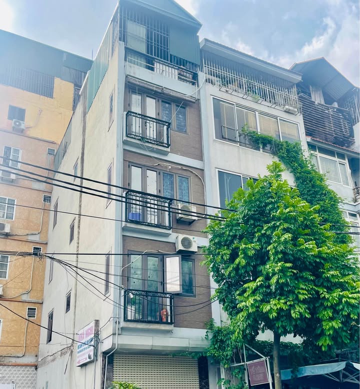 Nhà mặt phố Linh Đàm 40m² giá 20 tỷ - Vỉa hè rộng, view hồ thoáng mát!