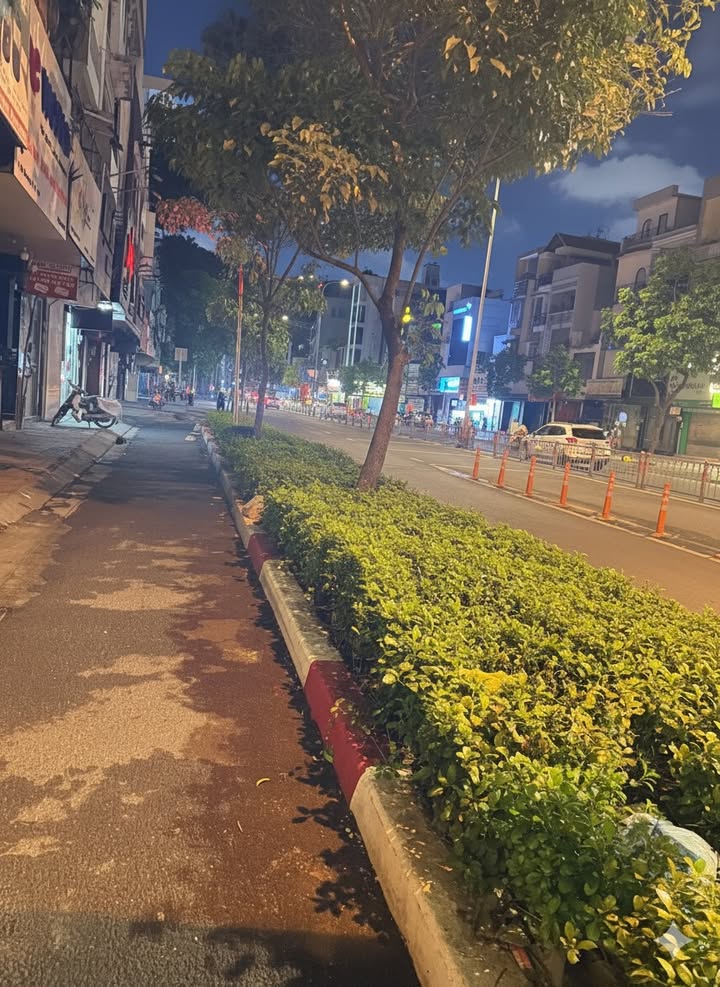 Nhà mặt tiền đường 3/2, Quận 10, 27m² giá 12.8 tỷ - Dòng tiền 20 triệu/tháng!