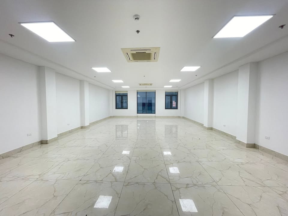 Văn phòng cho thuê 120m² mặt phố Lê Văn Thiêm, Thanh Xuân - View thoáng, ô tô đỗ cửa!