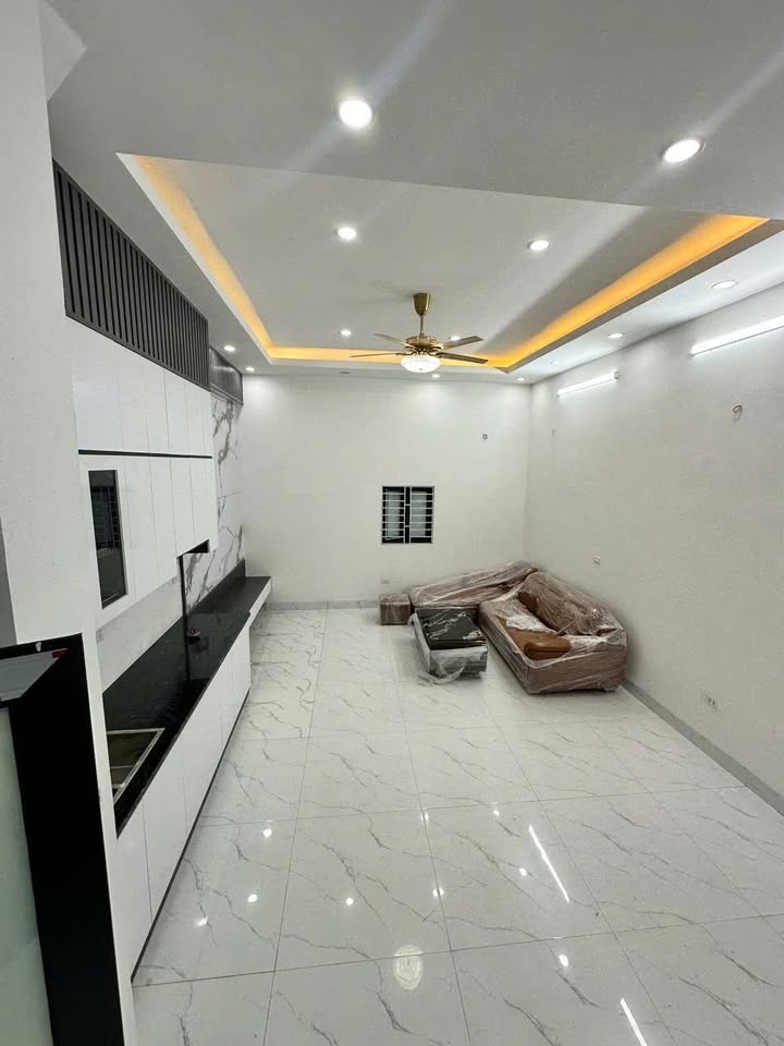 Nhà 3 tầng Vĩnh Hưng 40m² giá 5 tỷ - Sổ đỏ chính chủ, vị trí đắc địa!