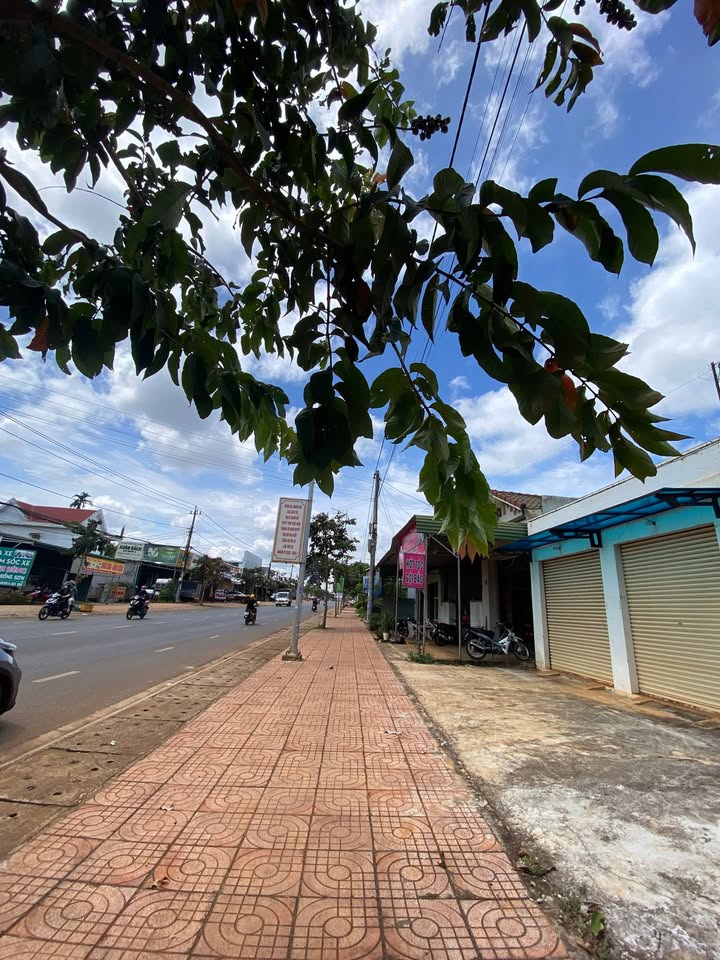 Bán gấp FrontHouse mặt tiền Trần Hưng Đạo - Buôn Hồ, 216m² giá chỉ 7.2 tỷ!