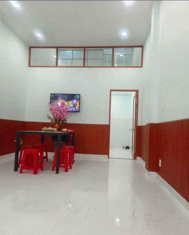 Nhà mặt tiền Kênh Tham Lương, Bình Tân 64m² giá 8 triệu - Nhà đẹp, vào ở ngay!