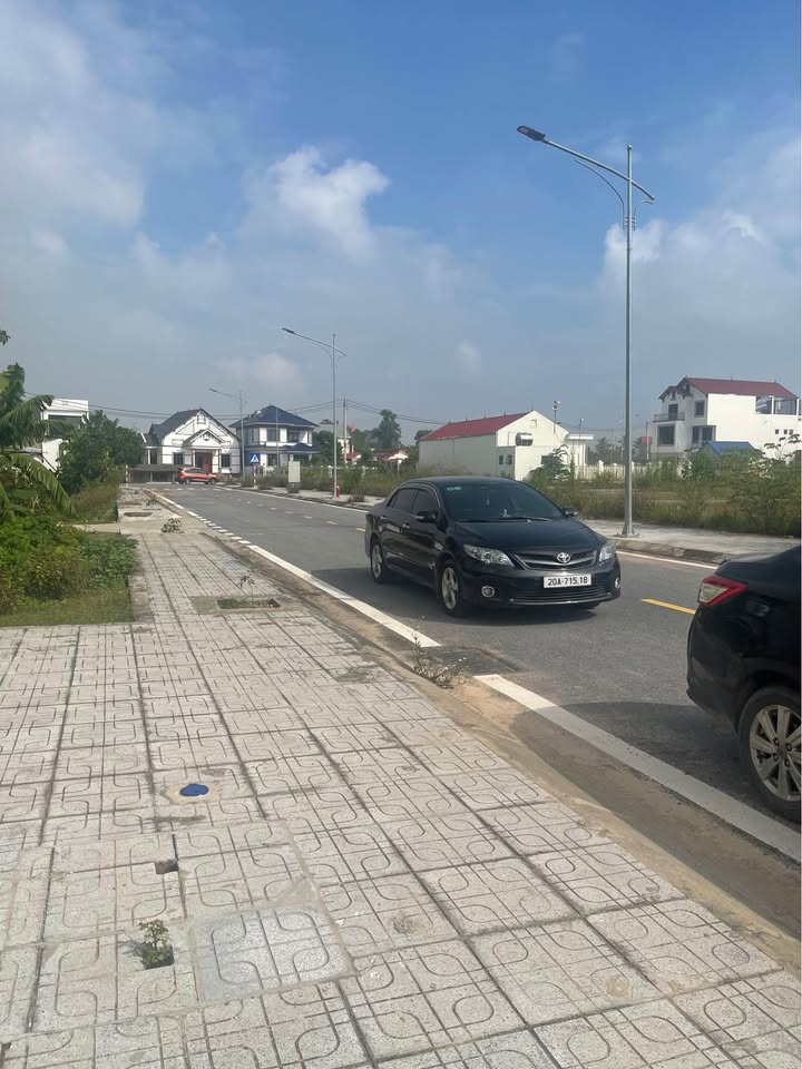 Đất nền Phổ Yên Thái Nguyên 125.8m² giá 2.5 tỷ - Vị trí đắc địa gần bể bơi Hoàng Hải!