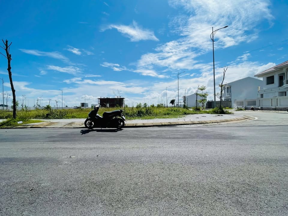 Đất 2 mặt tiền Lưu Nhân Chú 320m² giá 9.6 tỷ - Cơ hội đầu tư tuyệt vời!