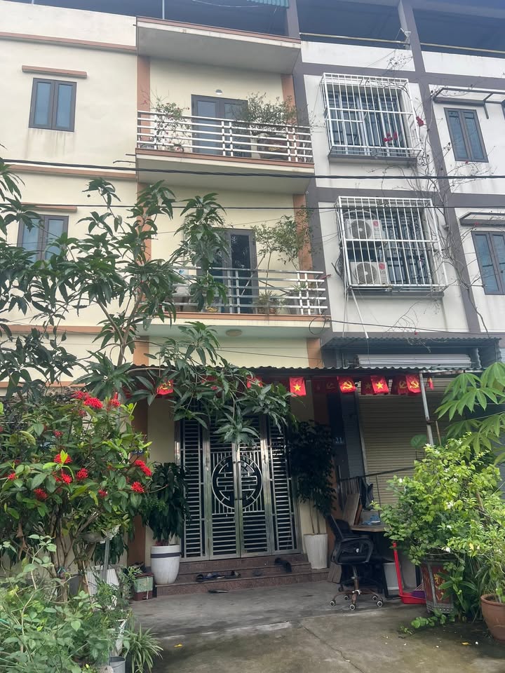 Nhà 3 tầng 64m² Phường Đa Tốn, Gia Lâm - Bán gấp giá 6.4 tỷ, sẵn sàng vào ở!