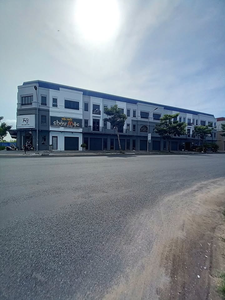 Nhà phố Khu Đô Thị Tây Sông Hậu, An Giang 123m² giá 6 tỷ - Thiết kế hiện đại, vừa ở vừa kinh doanh!
