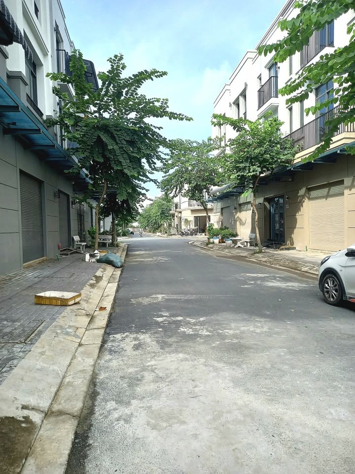 Nhà phố Tây Sông Hậu Long Xuyên 65m² giá 3 tỷ - Thiết kế hiện đại, kinh doanh thuận lợi!