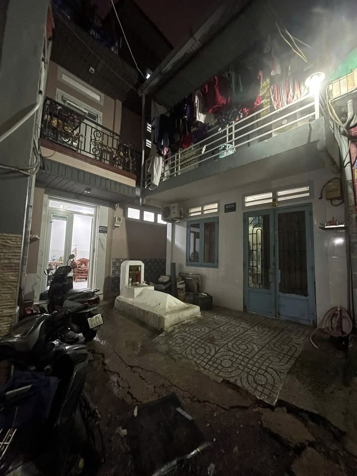 Nhà hẻm 4m Lạc Long Quân, Tân Bình 15m² giá chỉ 1.2 tỷ - Sẵn sàng vào ở!