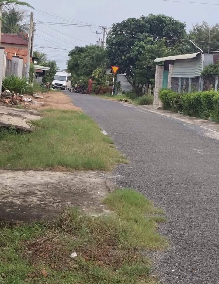 Đất tặng nhà mặt tiền đường nhựa Long Thành Nam 400m² giá 1.35 tỷ - Vị trí đẹp, vào ở ngay!