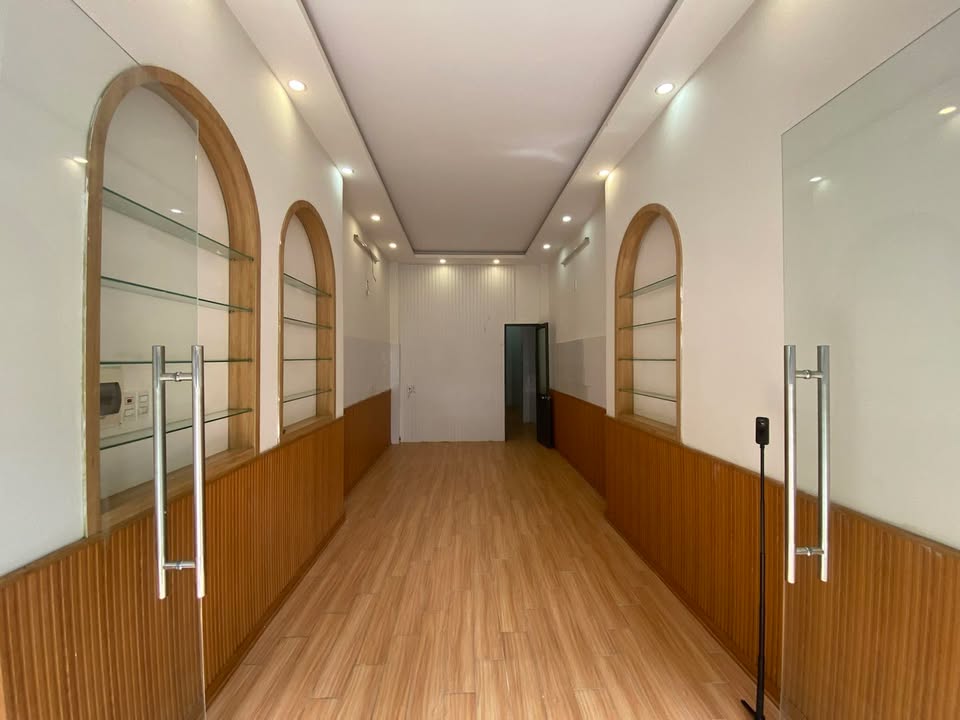 Nhà nguyên căn 2 tầng mặt tiền Huỳnh Thúc Kháng, Đà Nẵng - 3PN, giá chỉ 15 triệu/tháng!