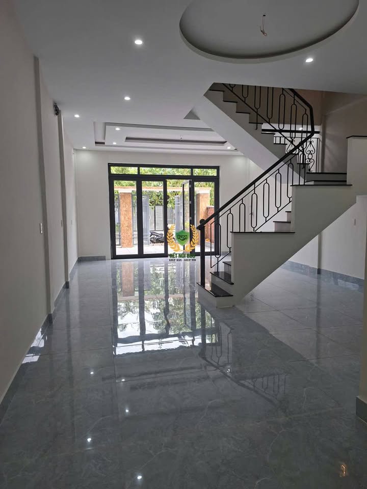 Nhà cho thuê 2 tầng mặt tiền đường Thâm Tâm 100m² giá 13 triệu - Cơ hội tốt cho gia đình!