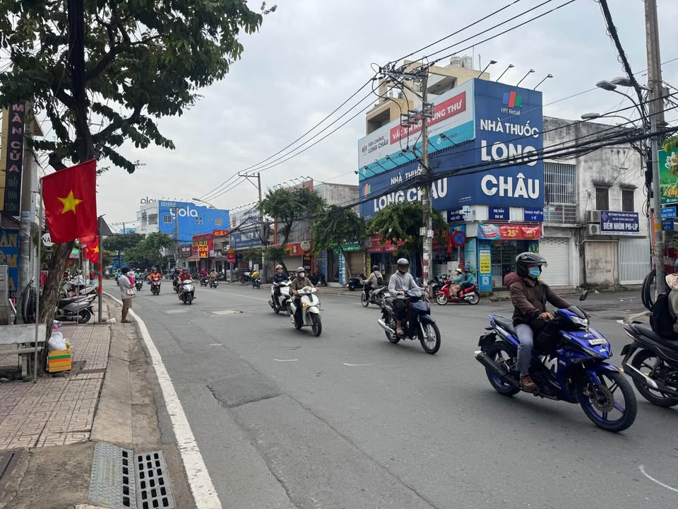 Bán mặt tiền Đặng Văn Bi Thủ Đức 136m² giá 18 tỷ - Tiềm năng sinh lời cao!