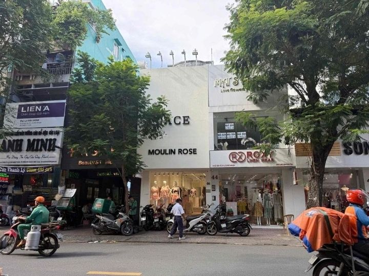 Cho thuê FrontHouse 200m² tại Lê Văn Sỹ, Phú Nhuận - Nhà mới, đẹp, bàn giao ngay!