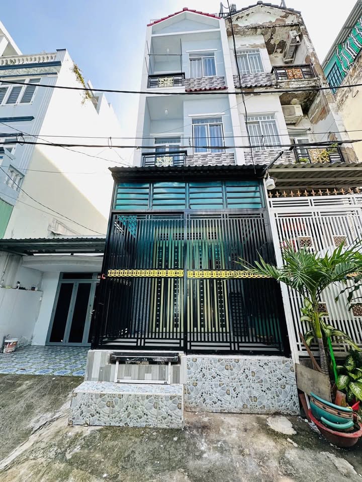 Nhà hẻm xe hơi đường Nguyễn Quý Yêm, Bình Tân 24m² giá 2.05 tỷ - Sẵn sàng vào ở!