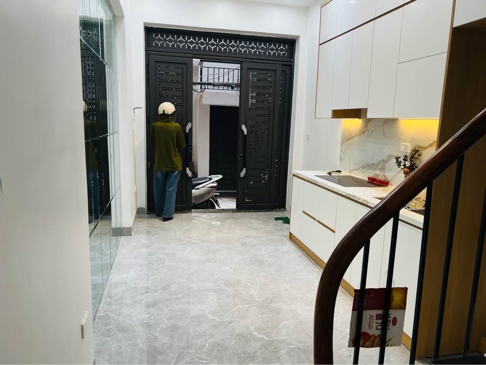 Nhà phố Hai Bà Trưng 28m² giá 7 tỷ - Sổ đỏ chính chủ, gần công viên Tuổi Trẻ!