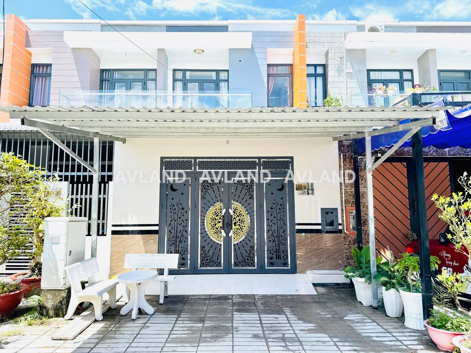 Nhà phố Rạch Giá 100m² giá 3.32 tỷ - Thiết kế hiện đại, đầy đủ nội thất!