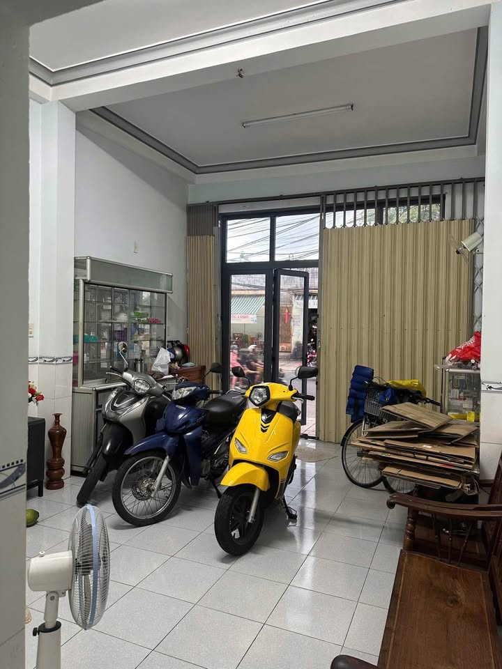 Nhà góc 3 mặt tiền Phước Long Nha Trang 79.7m² giá 8.3 tỷ - Kinh doanh thuận lợi!