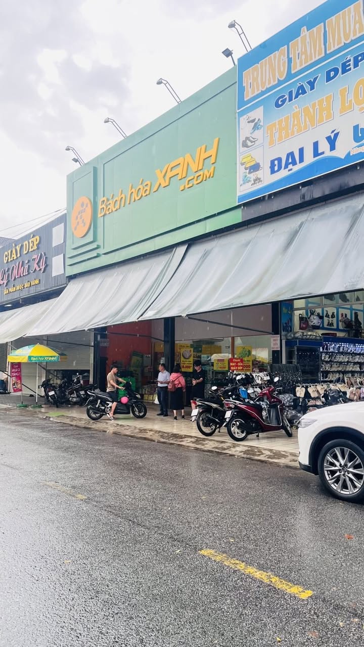 FrontHouse mặt tiền D17, KDC Việt Sing, 300m² giá 18.8 tỷ - Đầu tư sinh lời ngay!