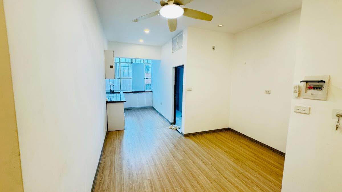 Bán gấp nhà mặt phố Nguyên Hồng 56m² - Lô góc đẹp, sổ đỏ chính chủ!