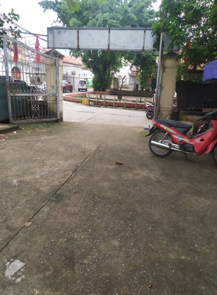 Nhà cho thuê Kim Giang 45m² giá 13 triệu - Sân rộng thoáng sáng