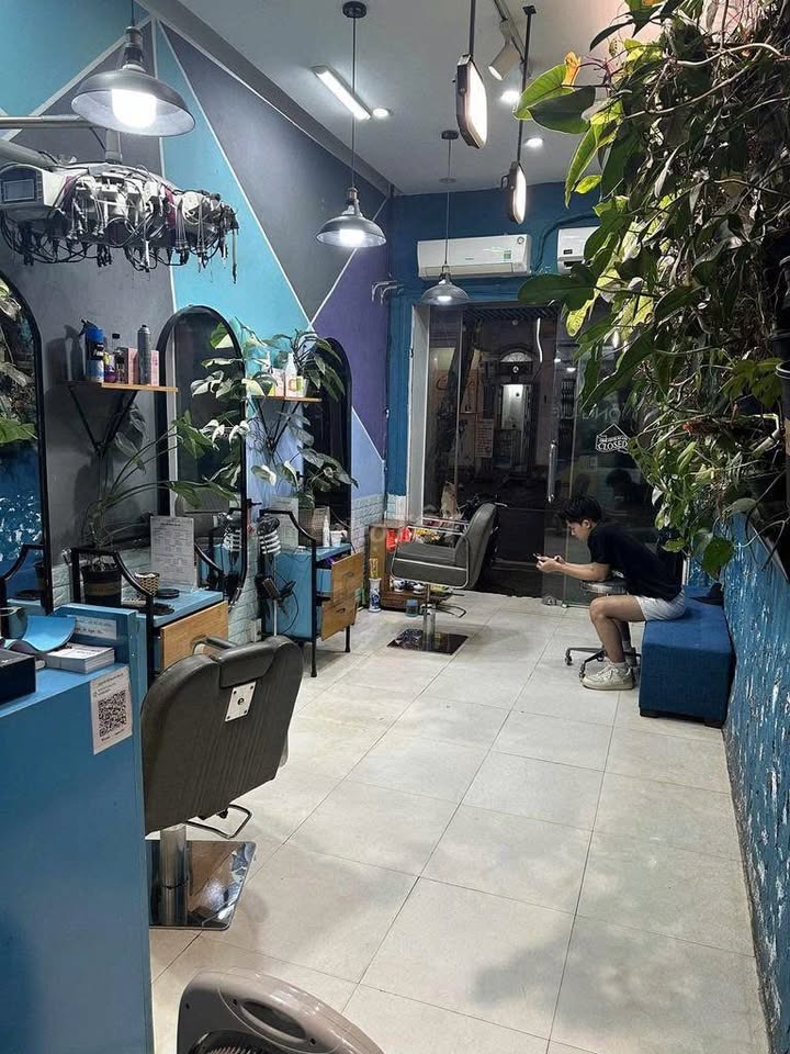 Cho thuê nhà mặt phố Nghĩa Tân 50m² giá 20 triệu - Thích hợp kinh doanh và văn phòng!