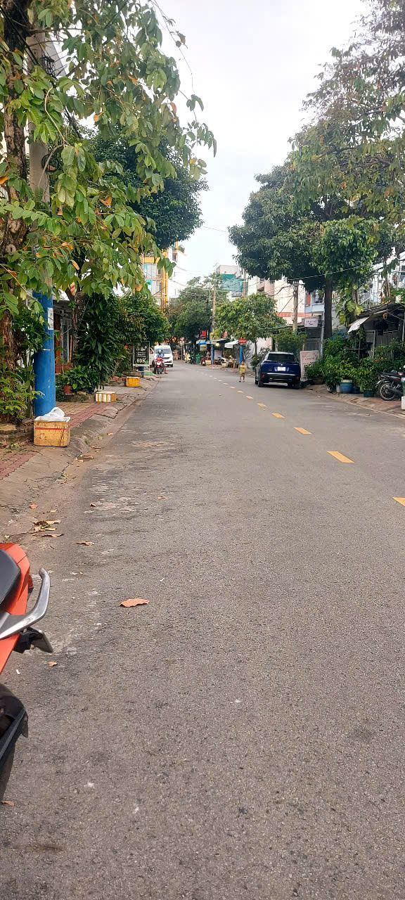 Nhà mặt tiền Phước Bình 90m² giá 11 tỷ - Kết nối giao thông thuận lợi!