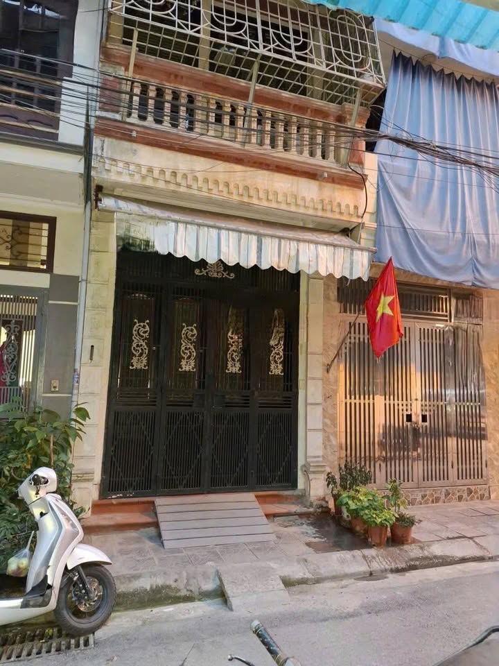 Nhà riêng cho thuê tại ngõ 319 Tam Trinh, 35m² giá 11.8 triệu - Gần trường học, tiện ích đầy đủ!